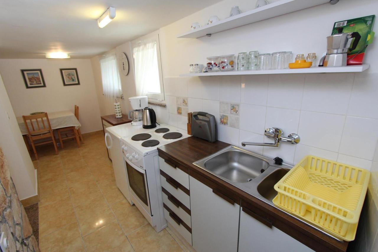 Apartments Knezovic Ровинь Экстерьер фото